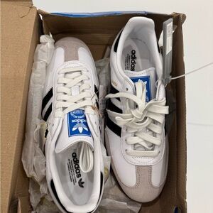 Adidas samba. Never worn, 7 women’s comes with box.